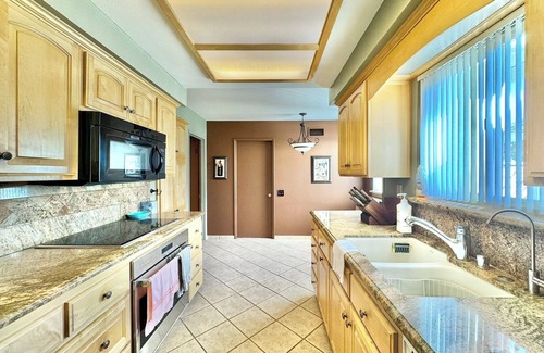 Ventura House | Charming 4-bedroom house with WiFi and AC in beautiful Ventura