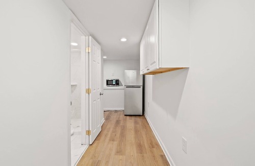 Park View House | Charming 4-bedroom townhome in fabulous Washington with AC, WiFi