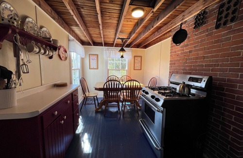 Bailey Island Cottage | Charming 4 bedroom Classic Maine Cottage located near the giant stairs.