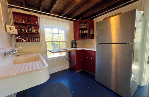 Bailey Island Cottage | Charming 4 bedroom Classic Maine Cottage located near the giant stairs.