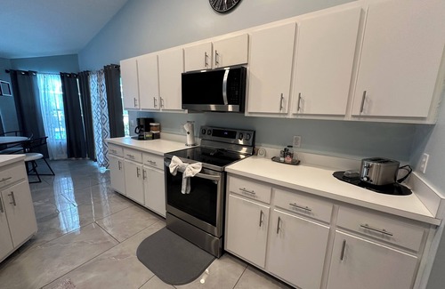 Lehigh Acres House | Charming 4-bedroom house with headed pool, AC, wifi and games. Fun for all!