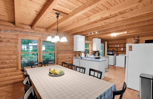 Salem Cabin | Charming 4-bedroom WATERFRONT, WiFi, gentle slope from cabin to Lake Jocassee.