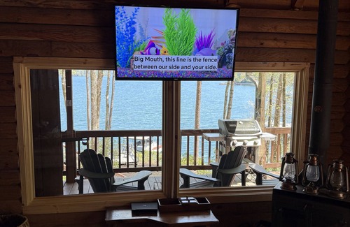 Salem Cabin | Charming 4-bedroom WATERFRONT, WiFi, gentle slope from cabin to Lake Jocassee.