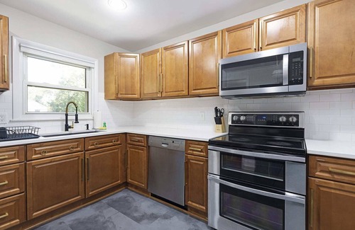 Charlotte House | Charming 4 BR in Great Location - SouthPark