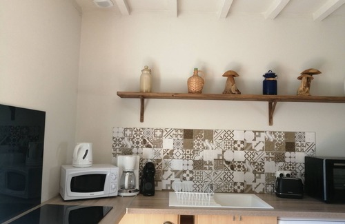 Saint-Sernin Cottage | Charming 4-person gîte in a relaxing setting with heated swimming pool and pond