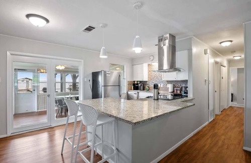 Tool House | Charming 4BR Lakefront Getaway