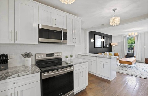 Downtown House | Charming 4BR + Prvt Patio + Historic Row Downtwn