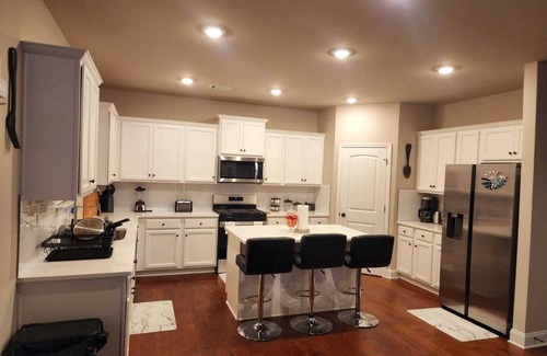 Loganville House | Charming 4BR Retreat, Sleeps 8, Near Shopping & Dining, In Quiet Neighborhood!