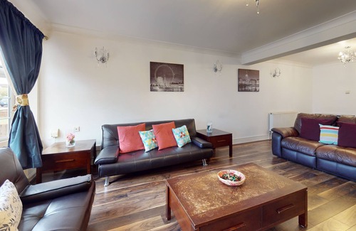 Grays House | Charming 5-Bed House in Grays