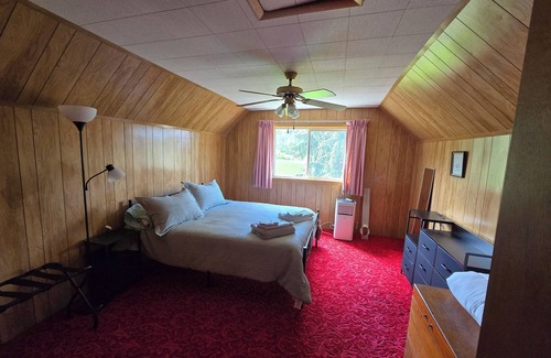 Waitsburg Other | Charming 5-bedroom farmhouse with a great yard in delightful Waitsburg