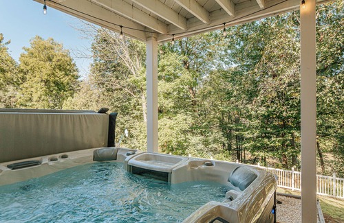 Waynesboro House | Charming 5 Bedroom Historic brick home w/sprawling river views, pool & hot tub!
