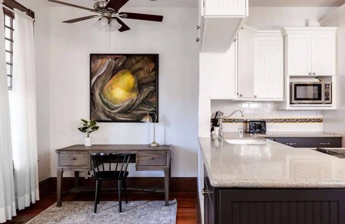 Clarksville House | Charming 5 Bedroom Home in Austin