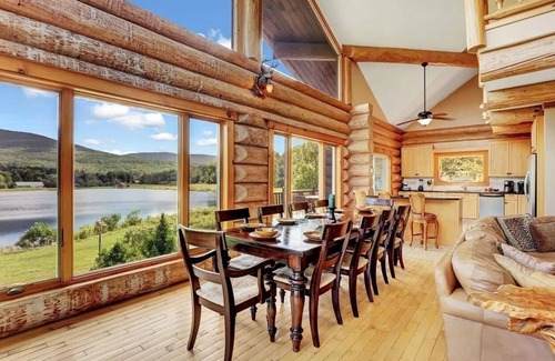 Hunter Cabin | Charming 5-bedroom Lake Log cabin in marvelous Lanesville