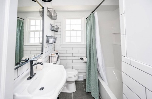 Lynchburg House | Charming 5 Bedroom | Near Liberty University
