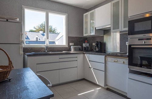 La Trinite-sur-Mer Villa | Charming 5-Room Neo-Breton Villa, 600m from Kervillen Beach, 3* Amenities, WiFi, Pet-Friendly