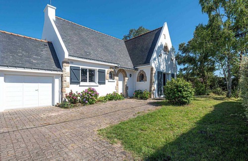 La Trinite-sur-Mer Villa | Charming 5-Room Neo-Breton Villa, 600m from Kervillen Beach, 3* Amenities, WiFi, Pet-Friendly