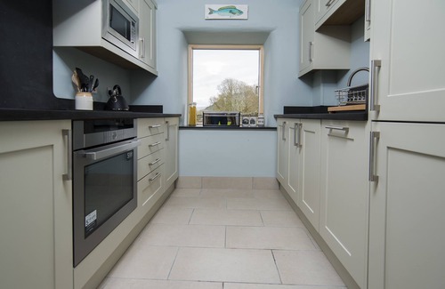 Criccieth House | Charming 5* Two Bedroom Hidden Cottage with Wood Fired Hot Tub near beaches