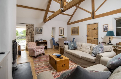 Criccieth House | Charming 5* Two Bedroom Hidden Cottage with Wood Fired Hot Tub near beaches