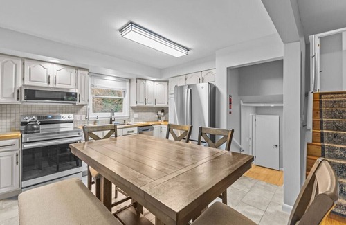 South Burlington House | Charming 5B Home in Neighborhood