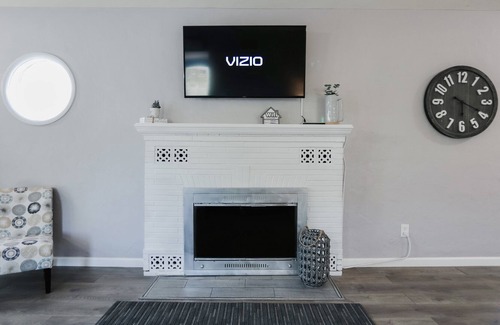 Carmichael House | Charming 5BR in Carmichael w/ Private Patio & Yard