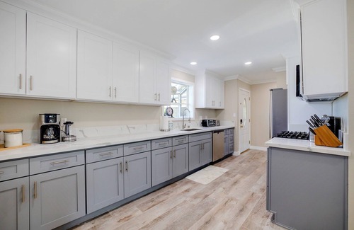 Southwest Anaheim Villa | Charming 5BRS/3BTHS - DISNEY - CONVENTION - PLAYGROUND - SOCAL FUN!