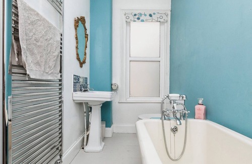 Horfield House | Charming 6 Bedroom House Bristol