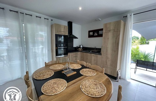 Beauvoir-sur-Mer Cottage | Charming 6-Person Cottage Near Ocean & Cycling Routes