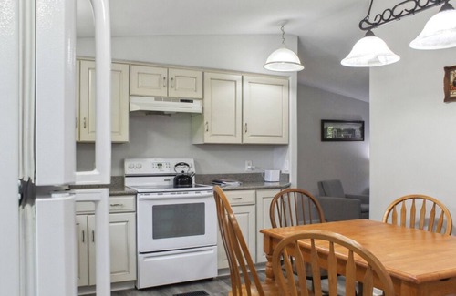Union County House | Charming 6BD Lakefront Retreat