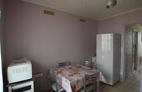 Saint-Denis-du-Payre Cottage | Charming 70s Renovated House with Garden, Bikes, and Close to Nature Reserve
