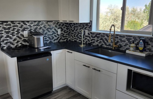 Twin Falls County Apartment | Charming 825 square foot Studio Loft apartment in Kimberly with WiFi, AC