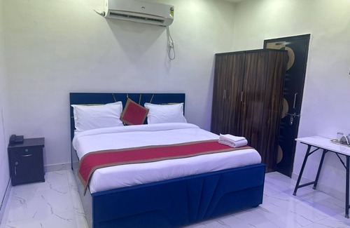 Malviya Nagar Bed & Breakfast | Charming 9-bedroom bed & breakfast with AC, WiFi in bustling Delhi NCR