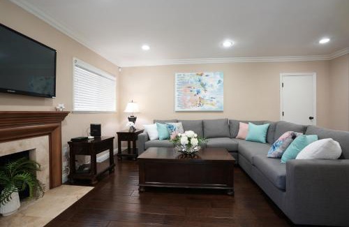 Hermosa Village House | Charming Anaheim Home 1/2 Mile Walk to Disney