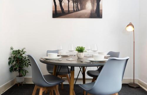 Newcastle-upon-Tyne Apartment | Charming and comfortable property by Our Home Short Stays very spacious with super fast WiFi close to the Metro Centre and Newcastle City Centre