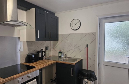 Bridgend Apartment | Charming and Compact Studio in Bridgend