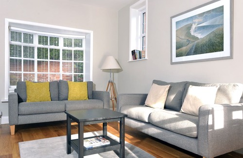 Meads Cottage | Charming and cosy cottage in the popular Meads area