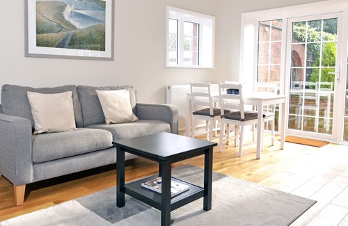 Meads Cottage | Charming and cosy cottage in the popular Meads area