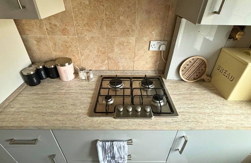 Cricket Green House | Charming and Cosy London Home, Garden, Parking & Family Fun