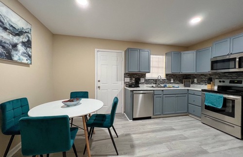 Columbia Apartment | Charming and cozy 2 bedroom apartment minutes from Ft. Jackson and VA Hospital