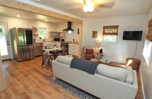 Davidson House | Charming and cozy cottage in Davidson, NC