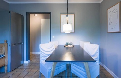 Aventoft Apartment | Charming and cozy holiday home with a fireplace