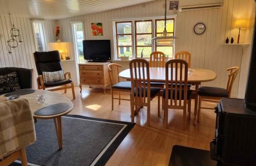 Hoeve Strand House | Charming And Cozy House Near Høve Beach