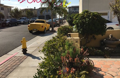 Old Towne House | Charming and Historic Seal Beach Bungalow - Steps To The Beach And Main Street