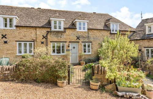 Wansford Cottage | Charming and Modern 3 bed Cottage in Wansford