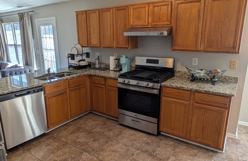 Conley House | Charming and Peaceful 3-bed 2.5 bath home in Conley, GA
