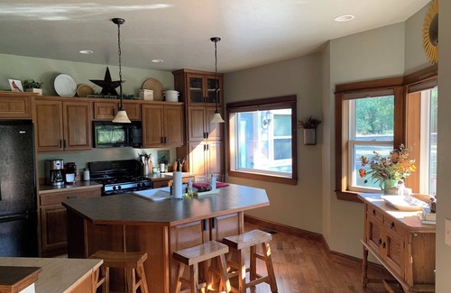 Grantsdale House | Charming and private 3-bedroom house on Camas Creek South of Hamilton