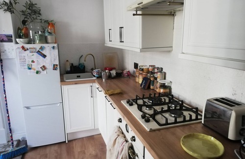 Livesey Apartment | Charming and quiet apartment in leafy central area (family and pet friendly)