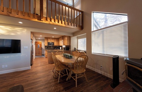 Dogwood Mountain Cabin | Charming and Relaxing Getaway with Great Views