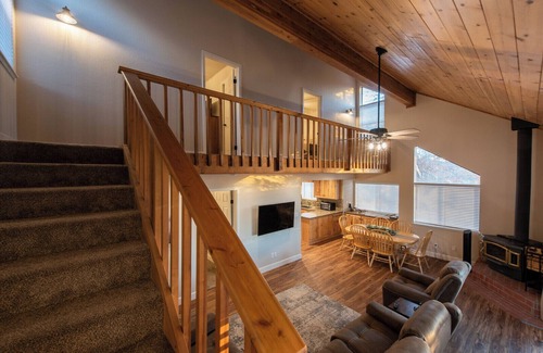 Dogwood Mountain Cabin | Charming and Relaxing Getaway with Great Views