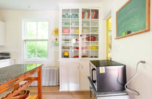 West Cornwall House | Charming and Relaxing 4br Farmhouse for Group Getaway