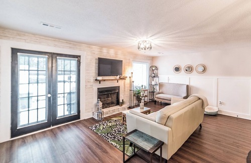 Huntsville House | Charming and remodeled furnished townhome in the heart of South Huntsville!